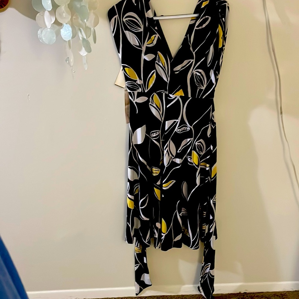 Roulette black white and yellow dress.